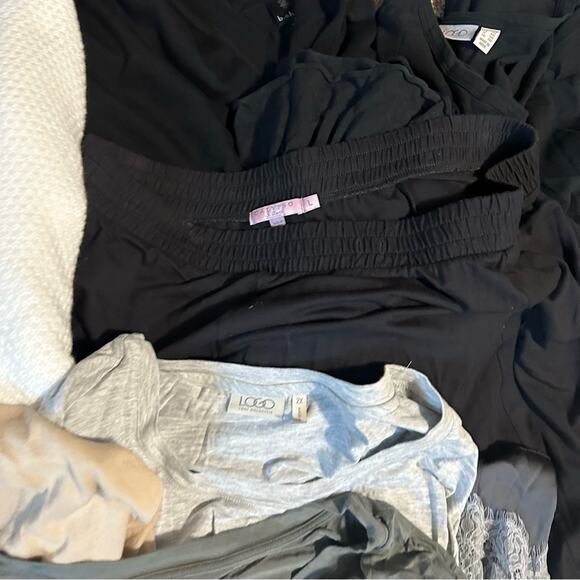 Large Lot of Plus Size LOGO Tee Shirts and Sweaters Calypso St Barth - Picture 4 of 6